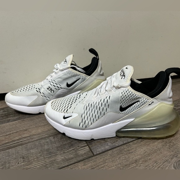 Nike Air Max 270 🤍 {SOLD} - Picture 3 of 10